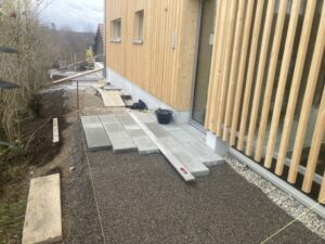 Die Bodenpla en werden in Spli verlegt.